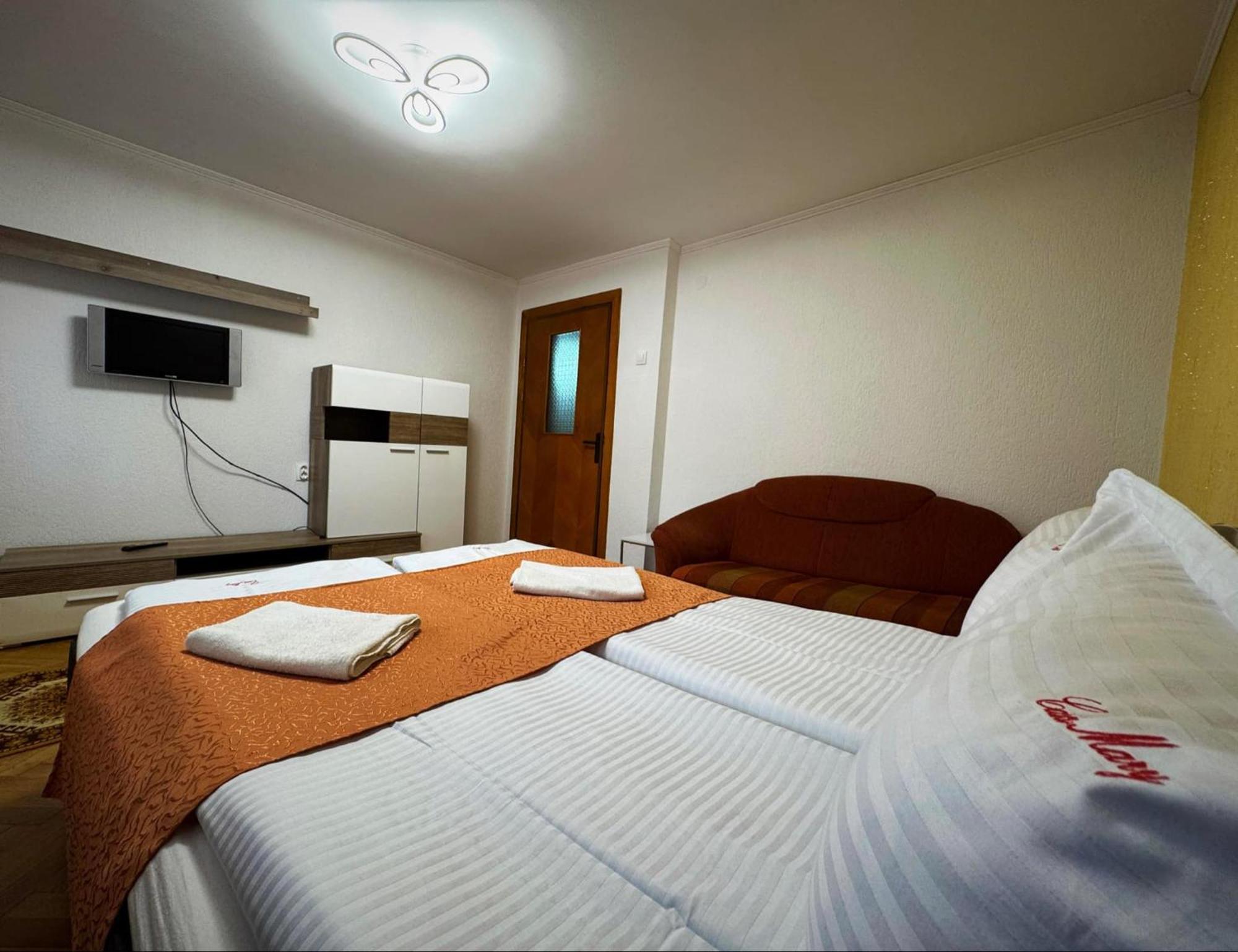 Casa Mary Hotel Haţeg Екстериор снимка