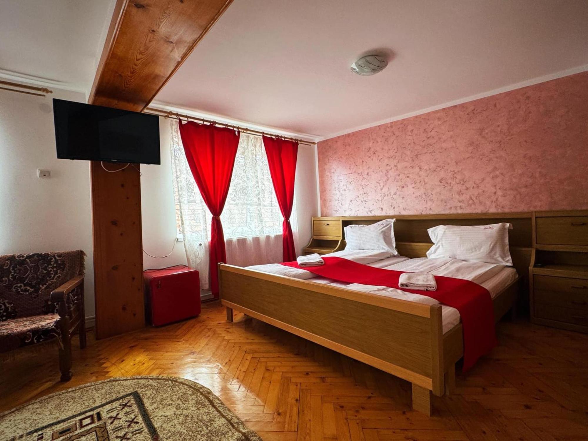 Casa Mary Hotel Haţeg Екстериор снимка